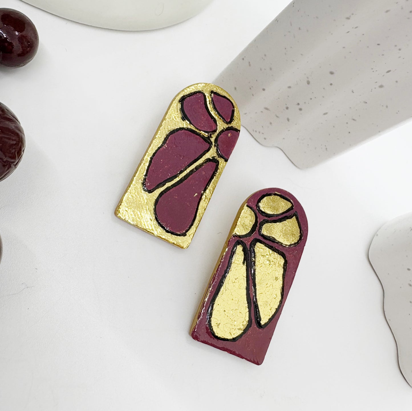 Jude in Gold Sangria