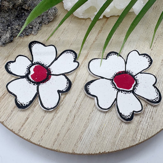 Aniya Flower studs in red