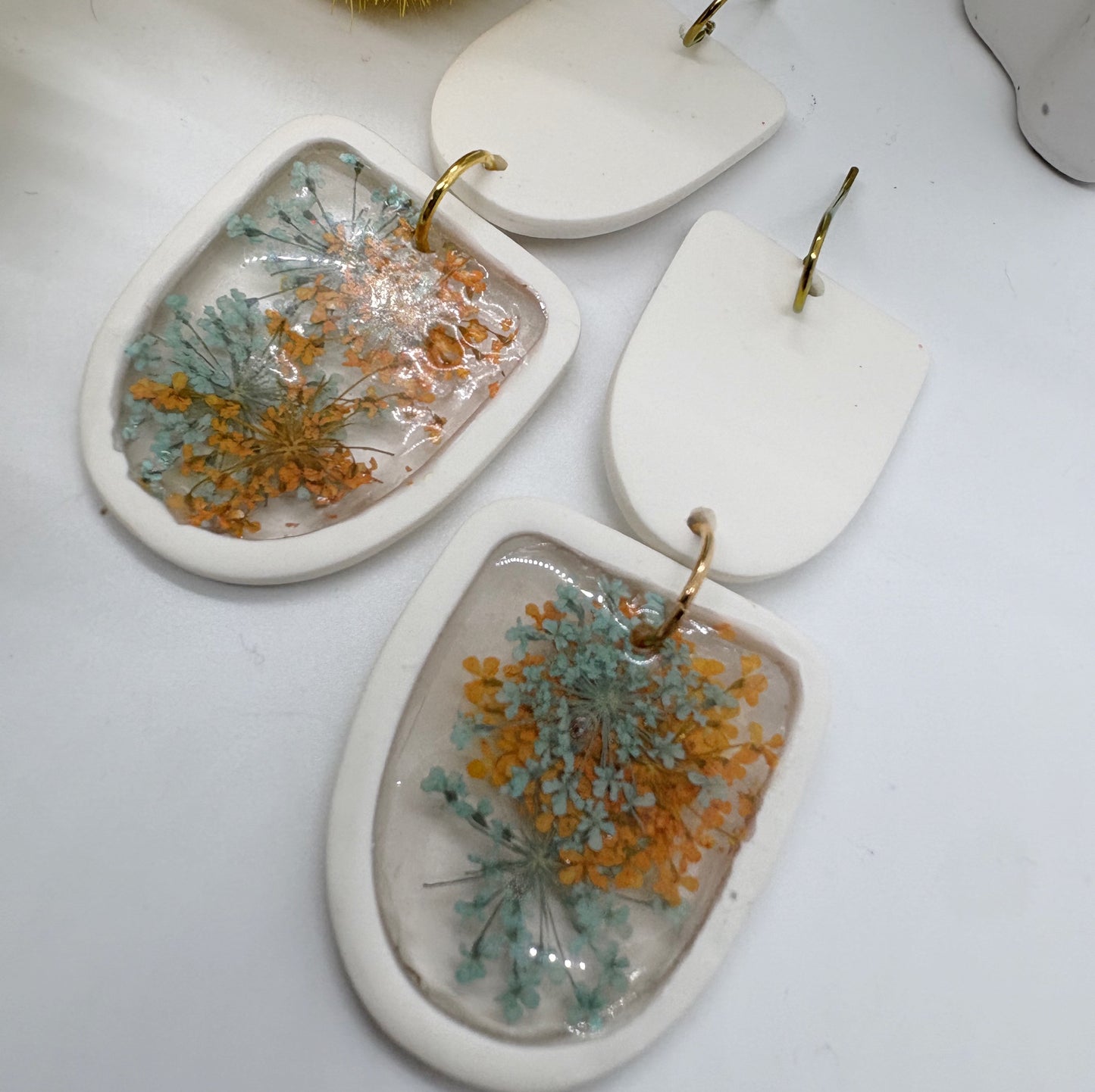 Kris in orange/teal Botanica