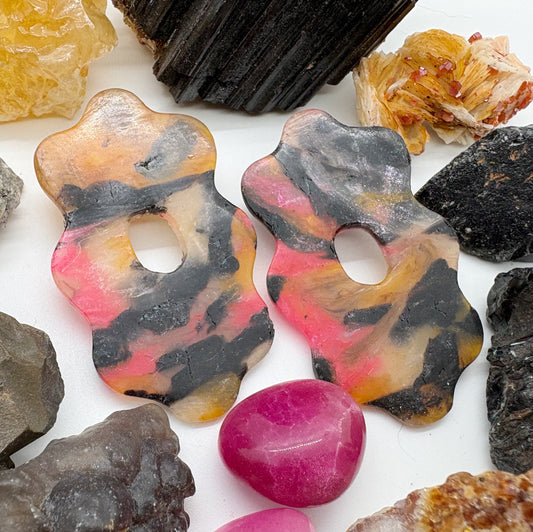 Cecilya in Amber and Obsidian