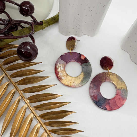 Lessie in Midnight Rainbow