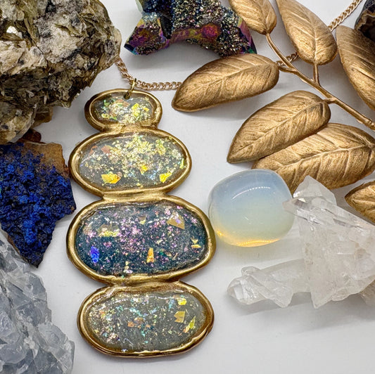 Helaena necklace in Sapphire