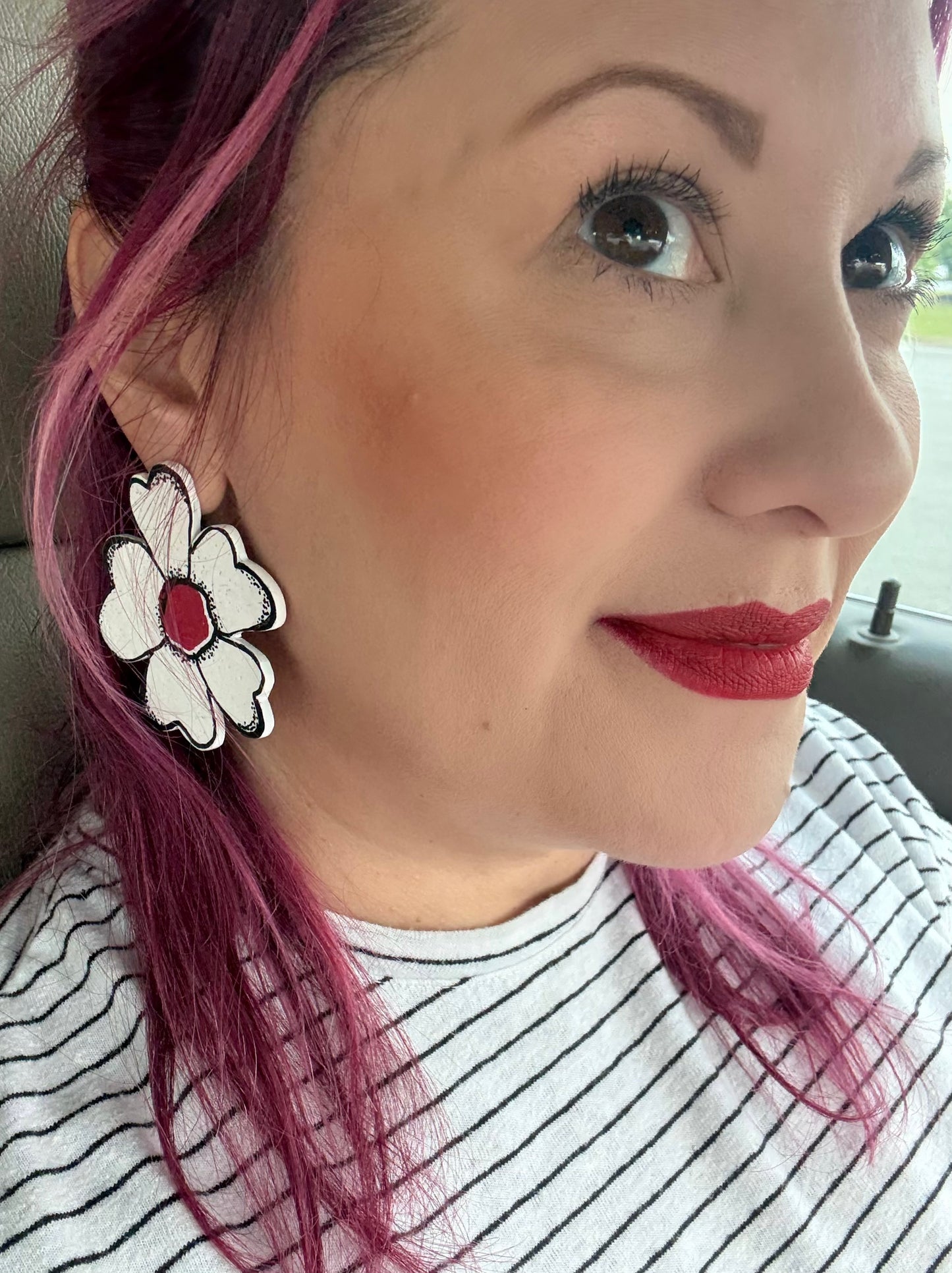 Aniya Flower studs in Metallic Pink